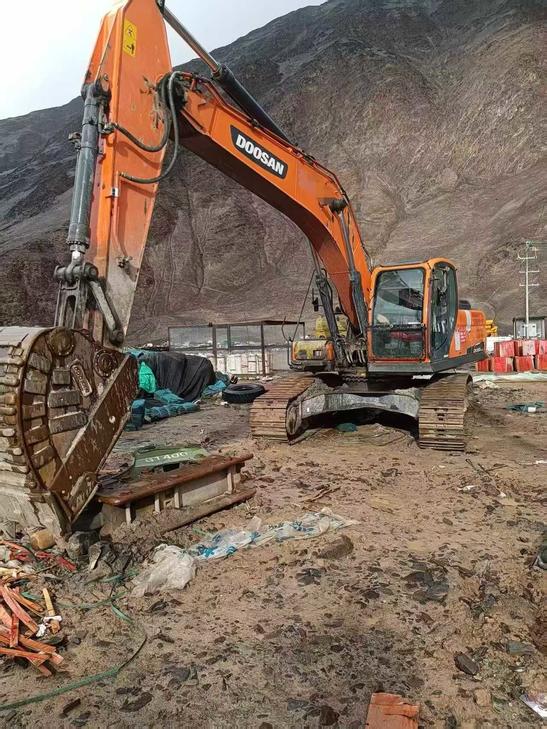 Buy Doosan DX260LC Used Excavator / 1