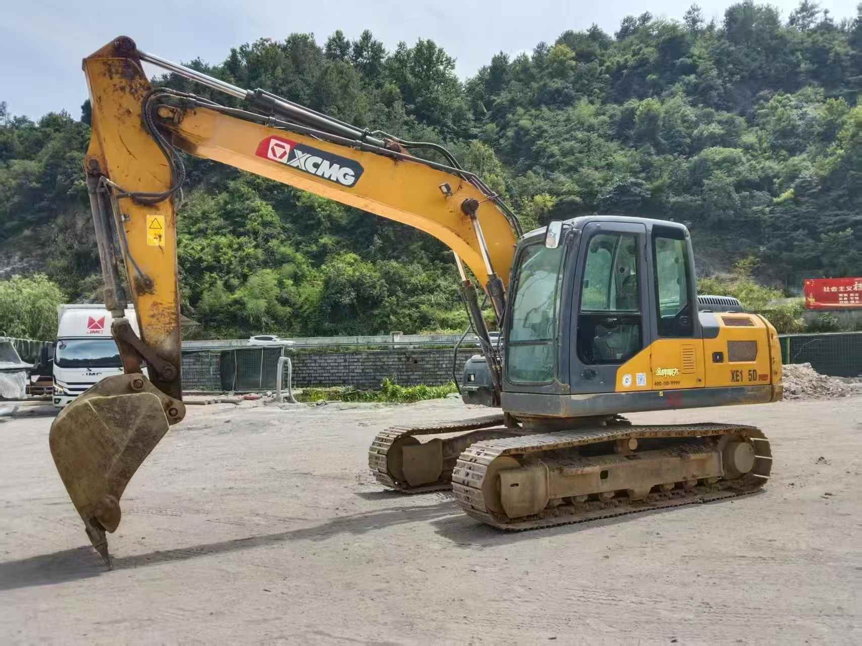 Buy XCMG XE135B Used Excavator / 1