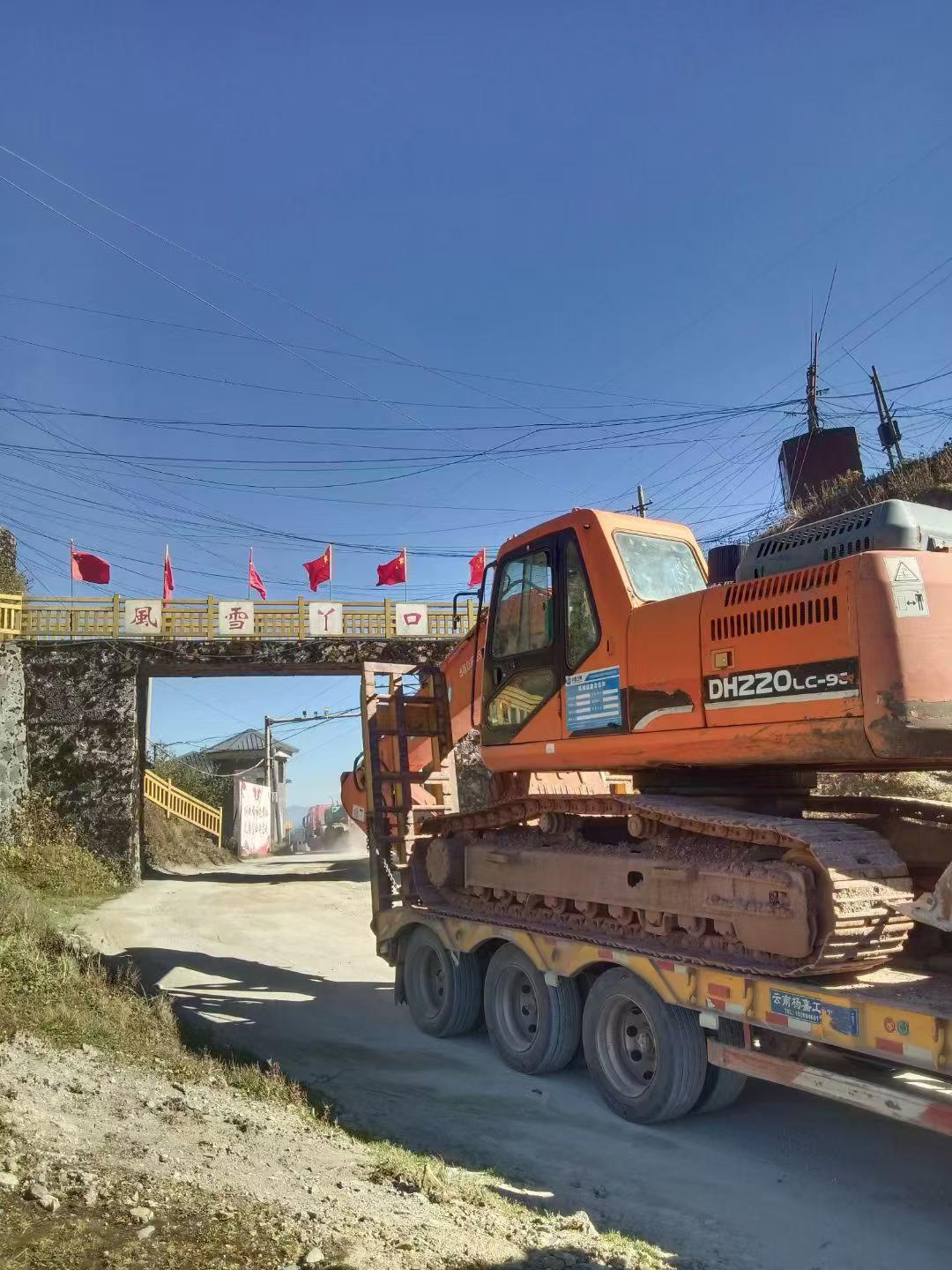Buy Doosan DH220-9E Used Excavator / 1