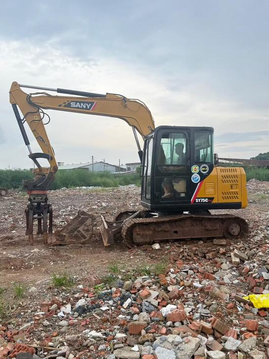 Buy Sany SY75 Used Excavator / 1