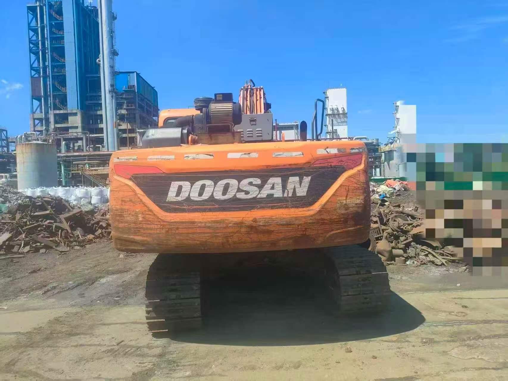 Buy Doosan DH215-7 Used Excavator / 2 Buy Doosan DH215-7 Used Excavator / 2
