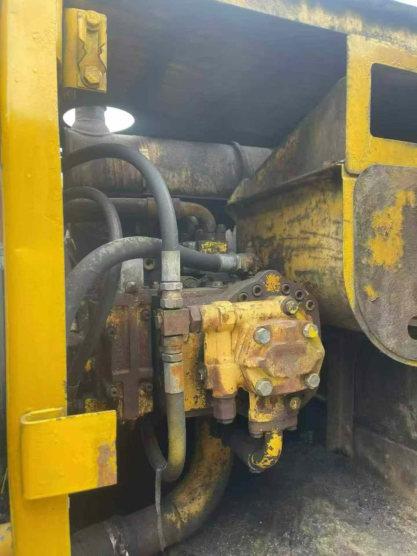 Buy Komatsu PC200-5 Used Excavator / 6 Buy Komatsu PC200-5 Used Excavator / 6
