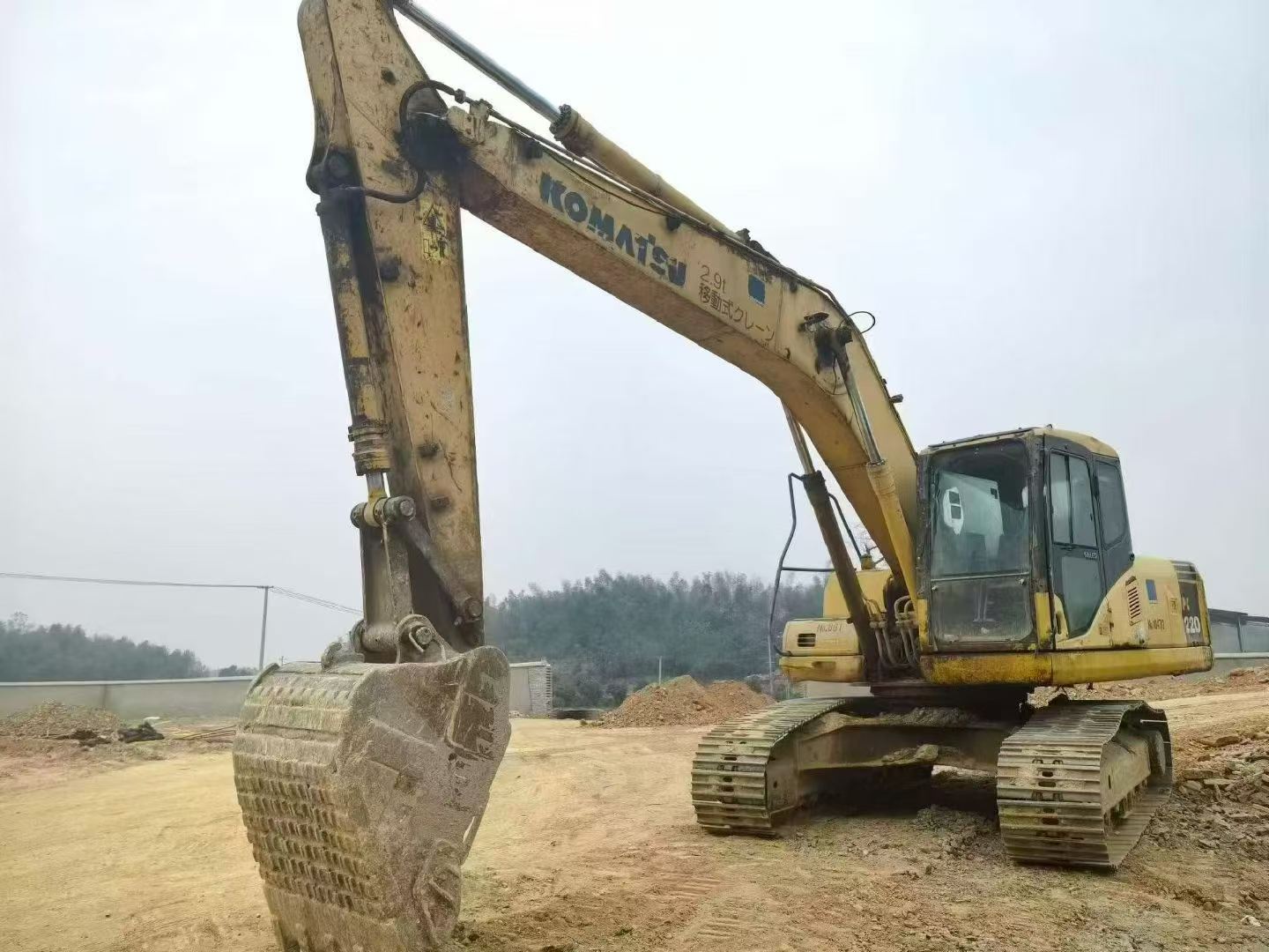Buy Komatsu PC200-7 Used Excavator / 4 Buy Komatsu PC200-7 Used Excavator / 4