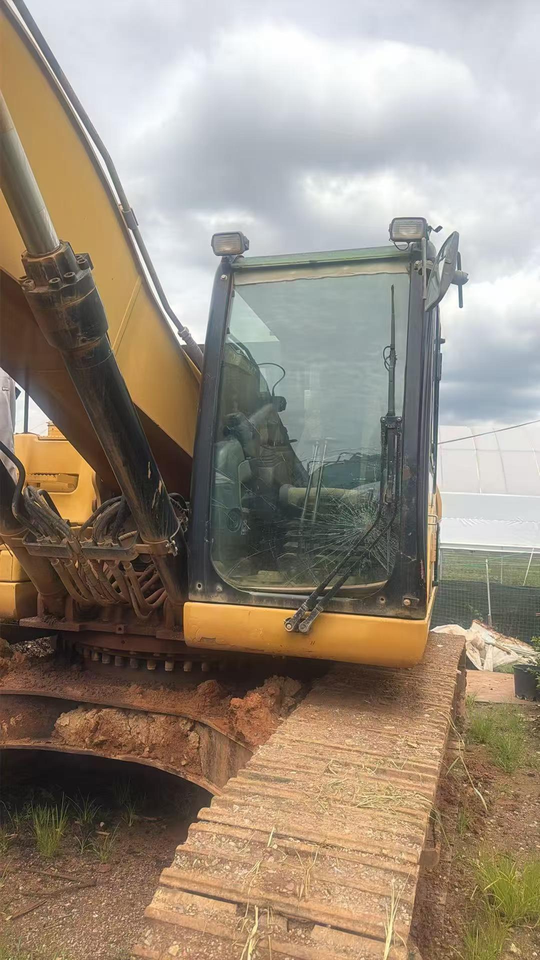 Buy Caterpillar 329D Used Excavator / 2 Buy Caterpillar 329D Used Excavator / 2