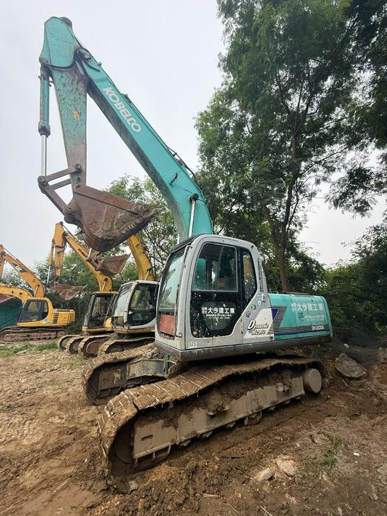 Buy Kobelco SK200-6E Used Excavator / 1