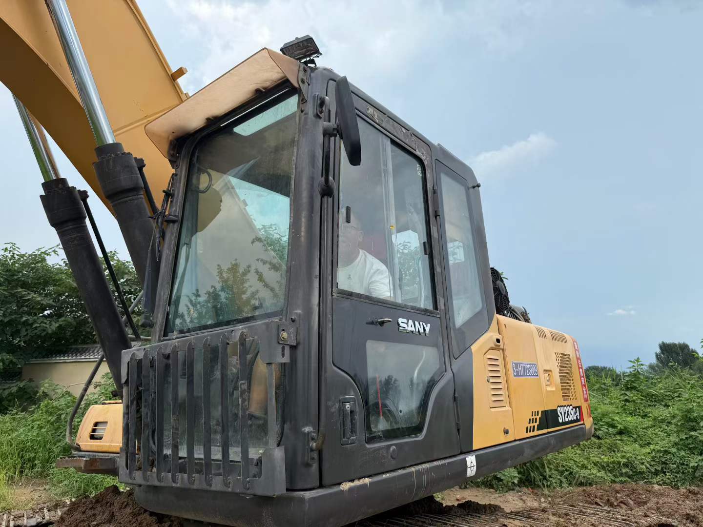 Buy Sany SY235C-8 Used Excavator / 5 Buy Sany SY235C-8 Used Excavator / 5