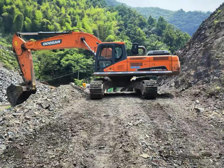 Buy Doosan DX380 Used Excavator / 1