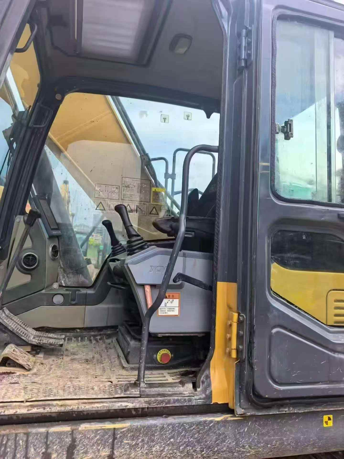 Buy XCMG XE215 Used Excavator / 4 Buy XCMG XE215 Used Excavator / 4
