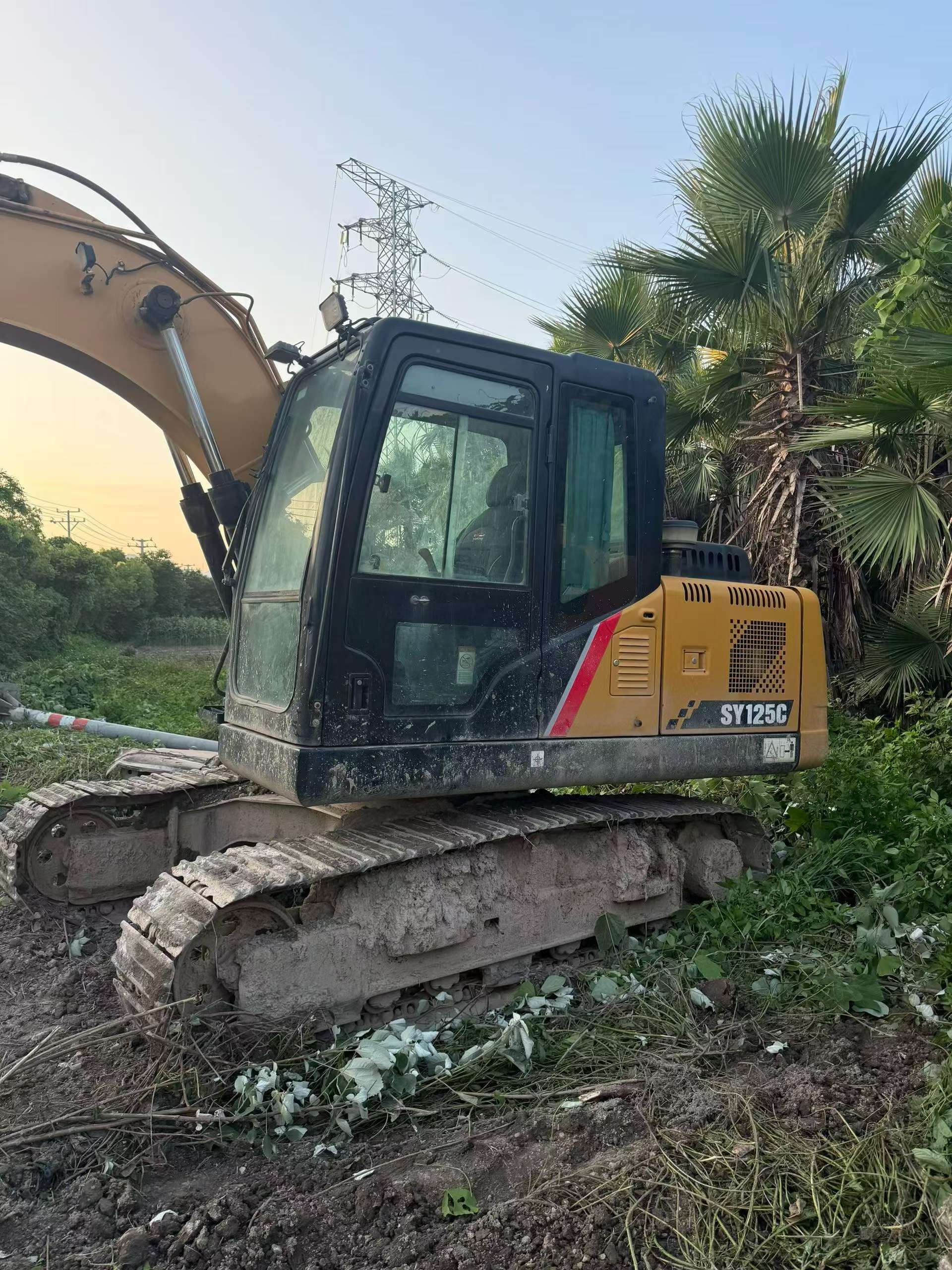 Buy Sany SY125C Used Excavator / 3 Buy Sany SY125C Used Excavator / 3