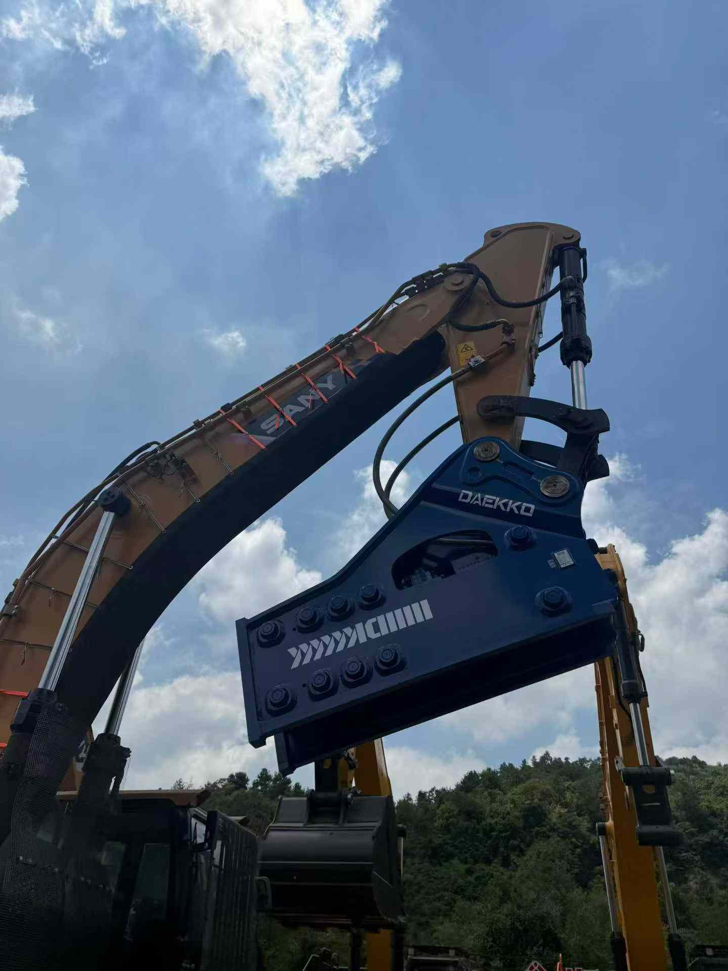 Buy Sany SY650HB Used Excavator / 9 Buy Sany SY650HB Used Excavator / 9