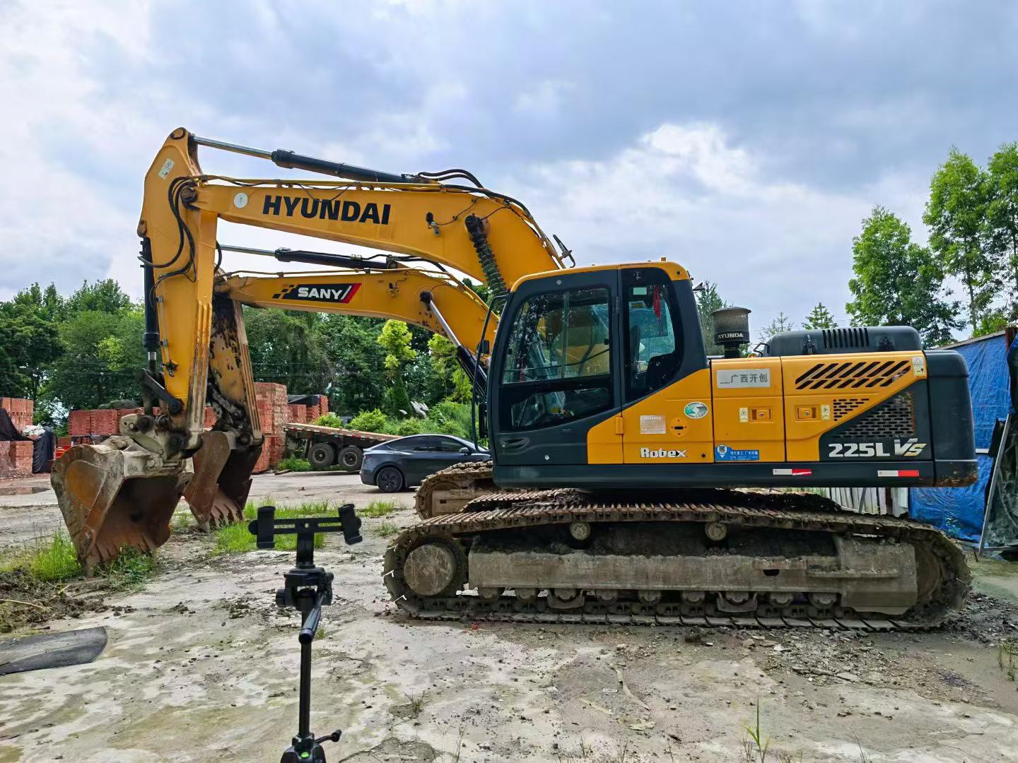 Buy Hyundai R225-7 Used Excavator / 5 Buy Hyundai R225-7 Used Excavator / 5