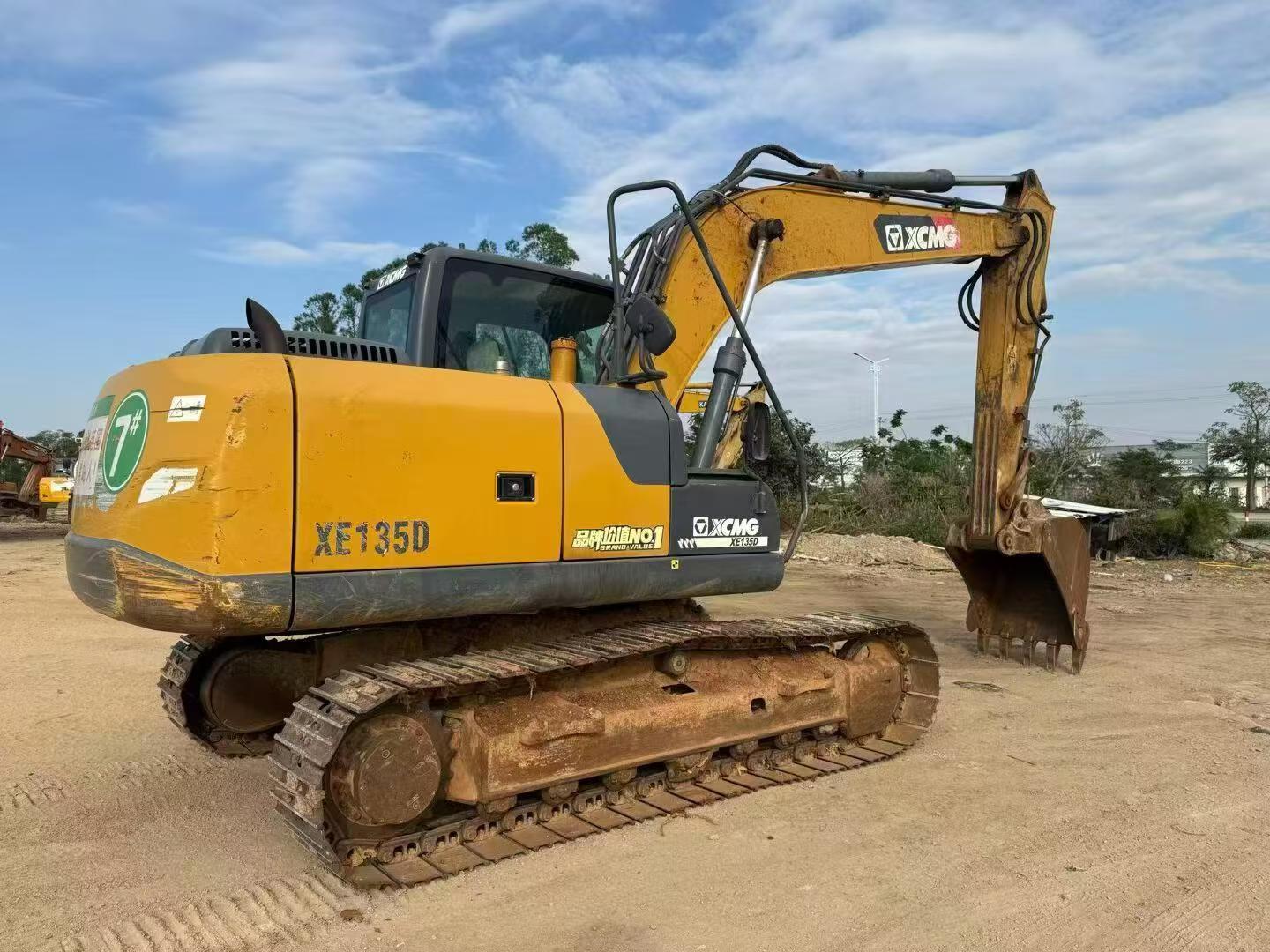 Buy XCMG XE135D Used Excavator / 1