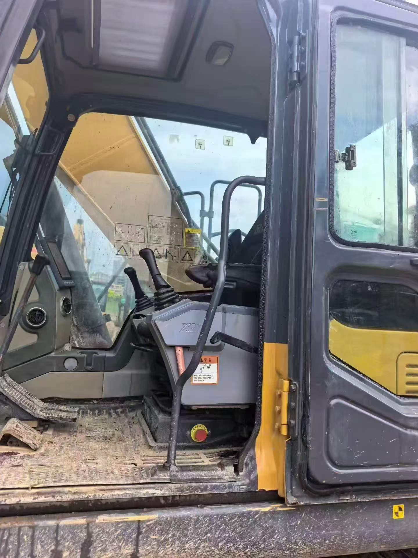 Buy XCMG XE215 Used Excavator / 4 Buy XCMG XE215 Used Excavator / 4