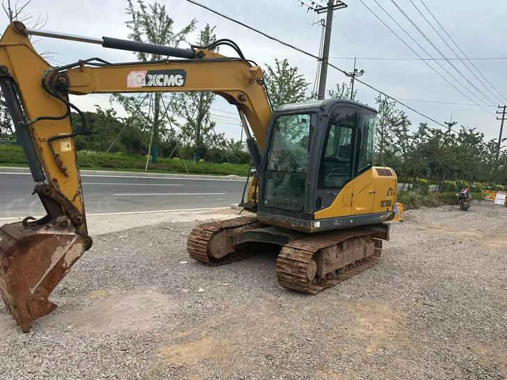 Buy XCMG XE75C Used Excavator / 1