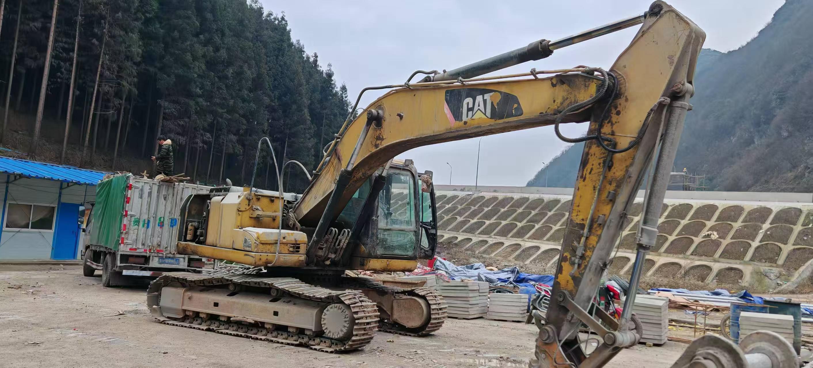 Buy Caterpillar 320D Used Excavator / 8