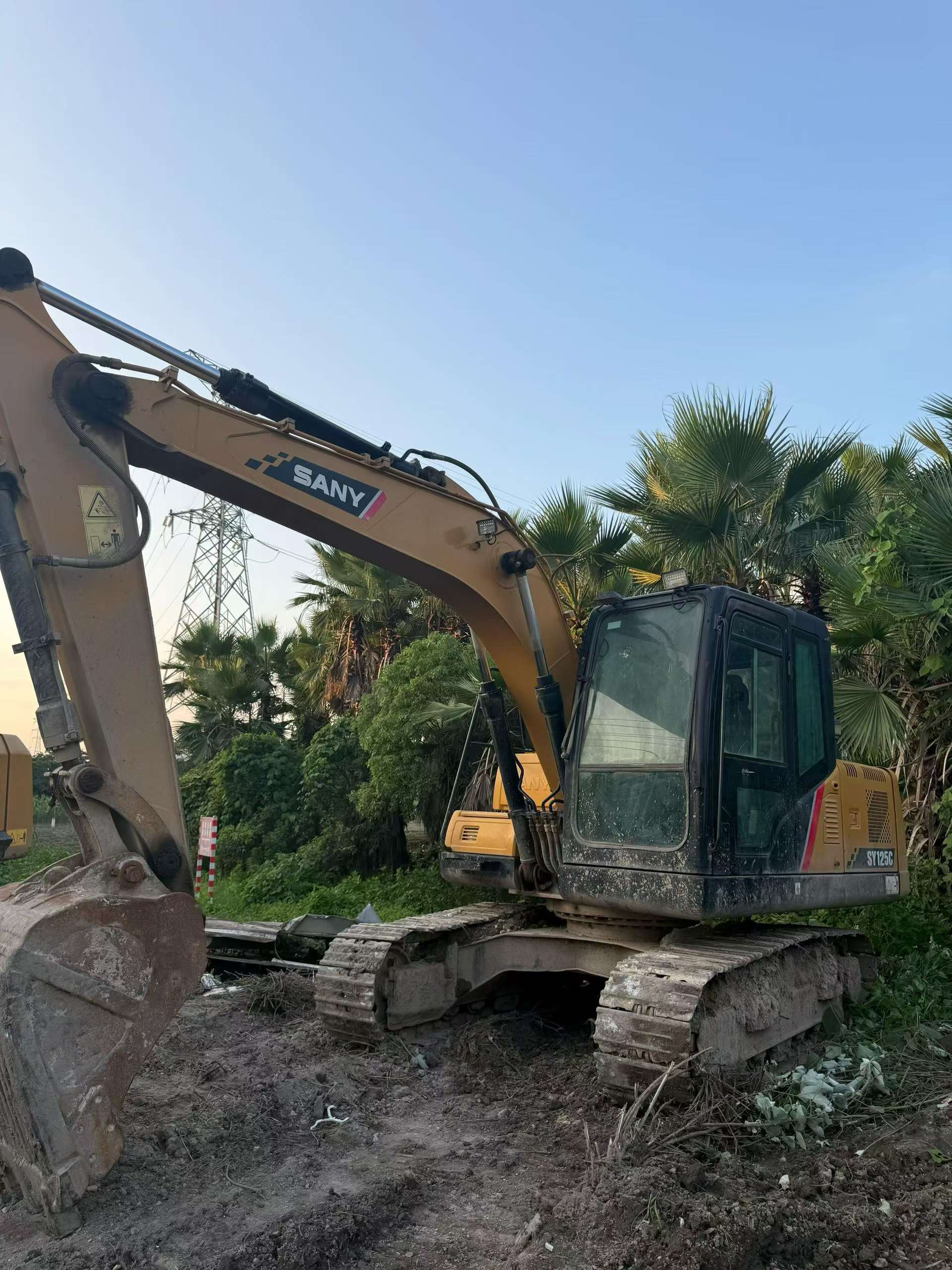 Buy Sany SY125C Used Excavator / 8 Buy Sany SY125C Used Excavator / 8