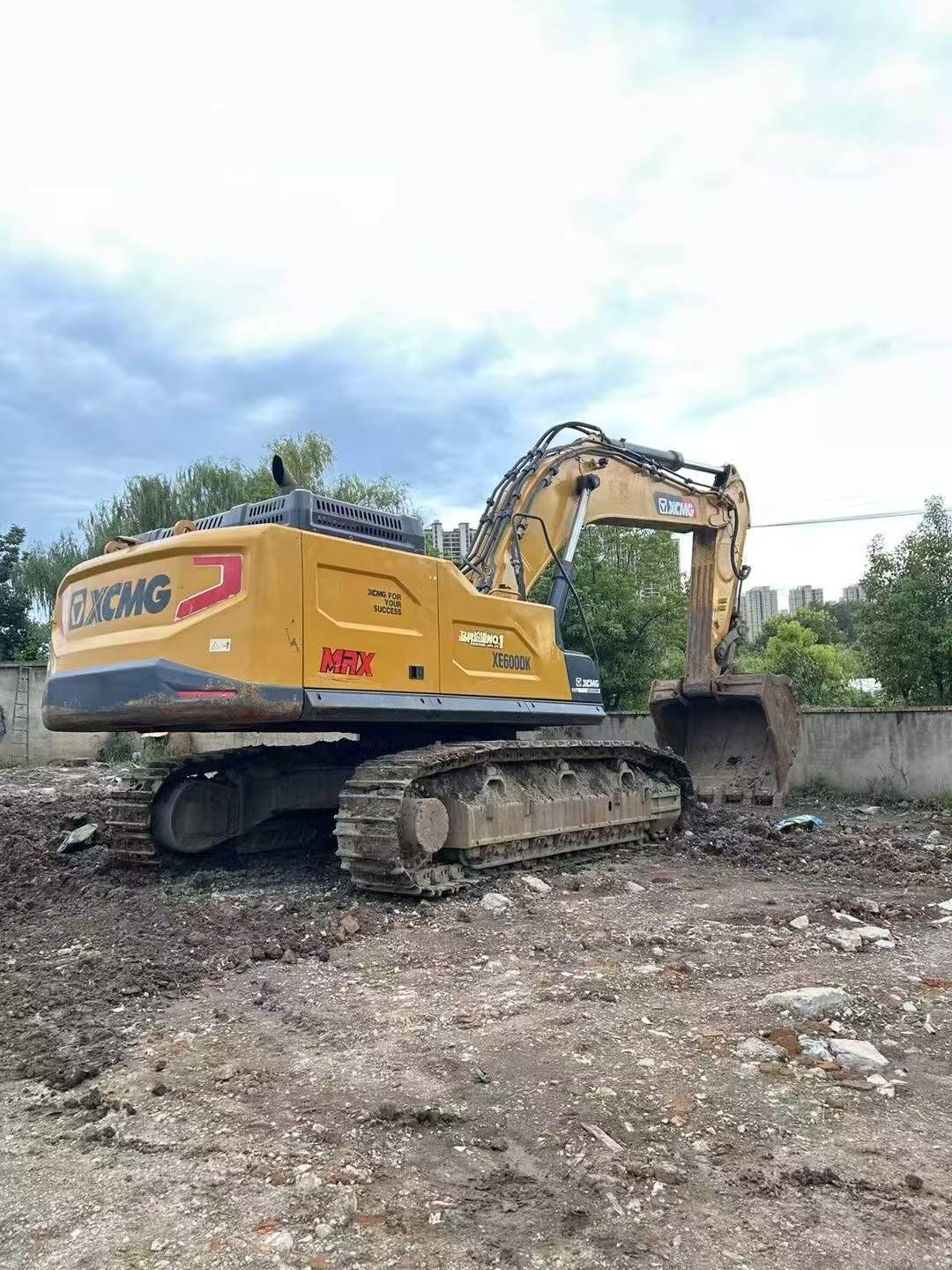 Buy XCMG LW600E Used Excavator / 3 Buy XCMG LW600E Used Excavator / 3
