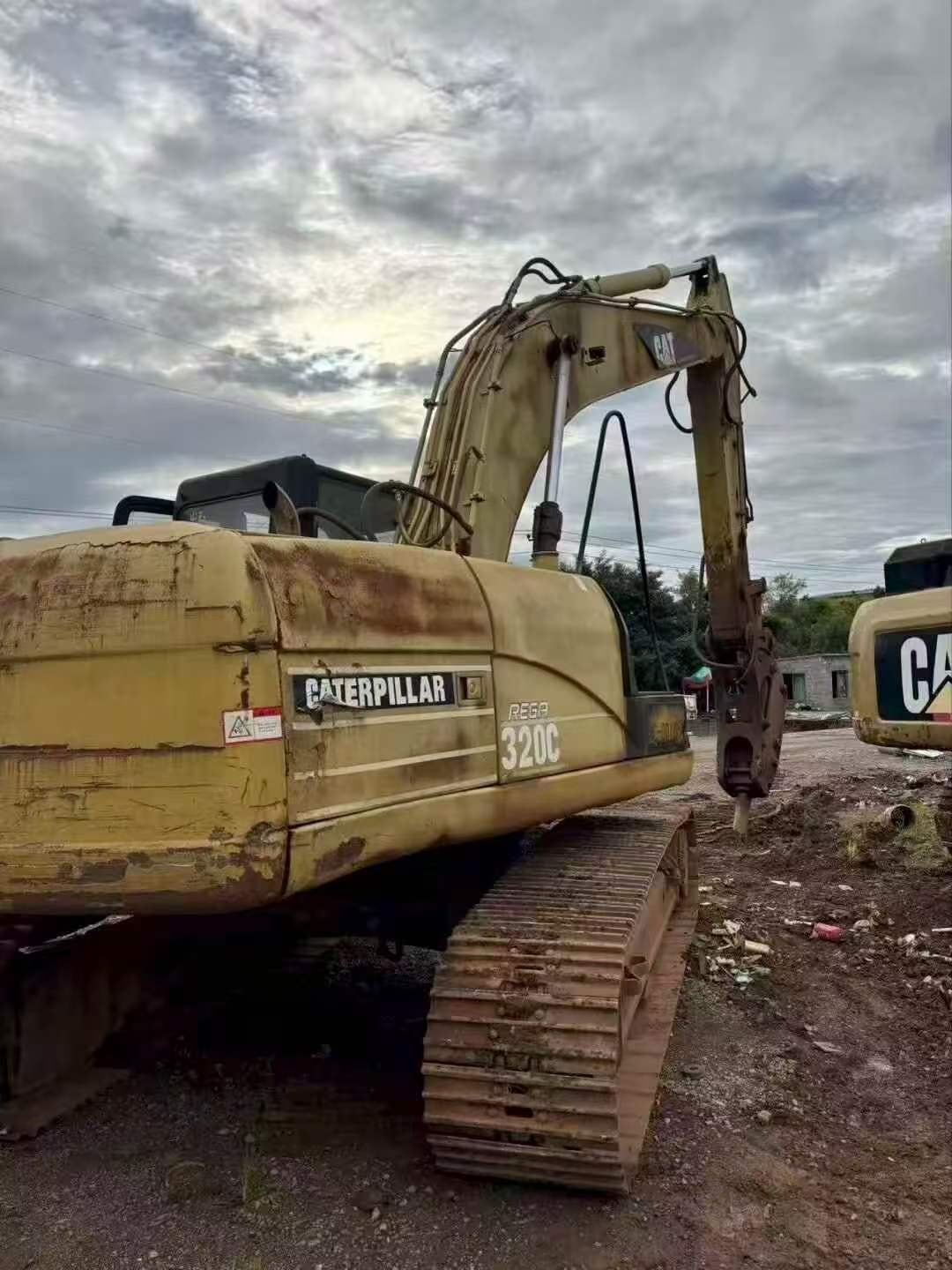 Buy Caterpillar 320C Used Excavator / 1