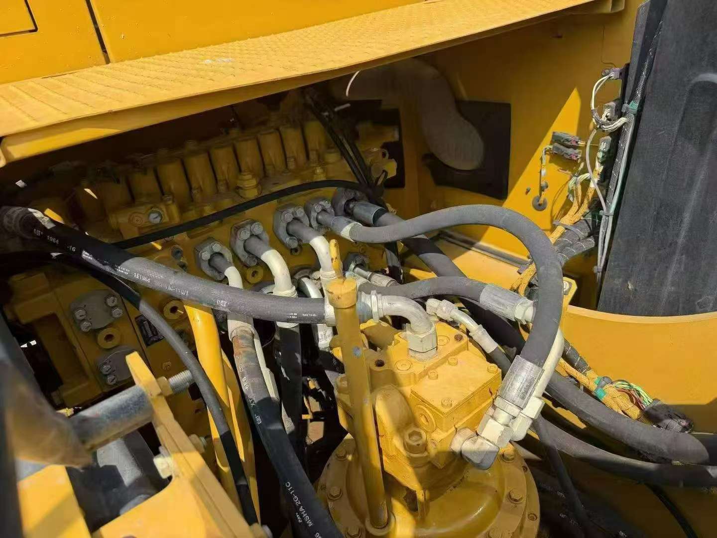 Buy Caterpillar 323 Used Excavator / 8 Buy Caterpillar 323 Used Excavator / 8