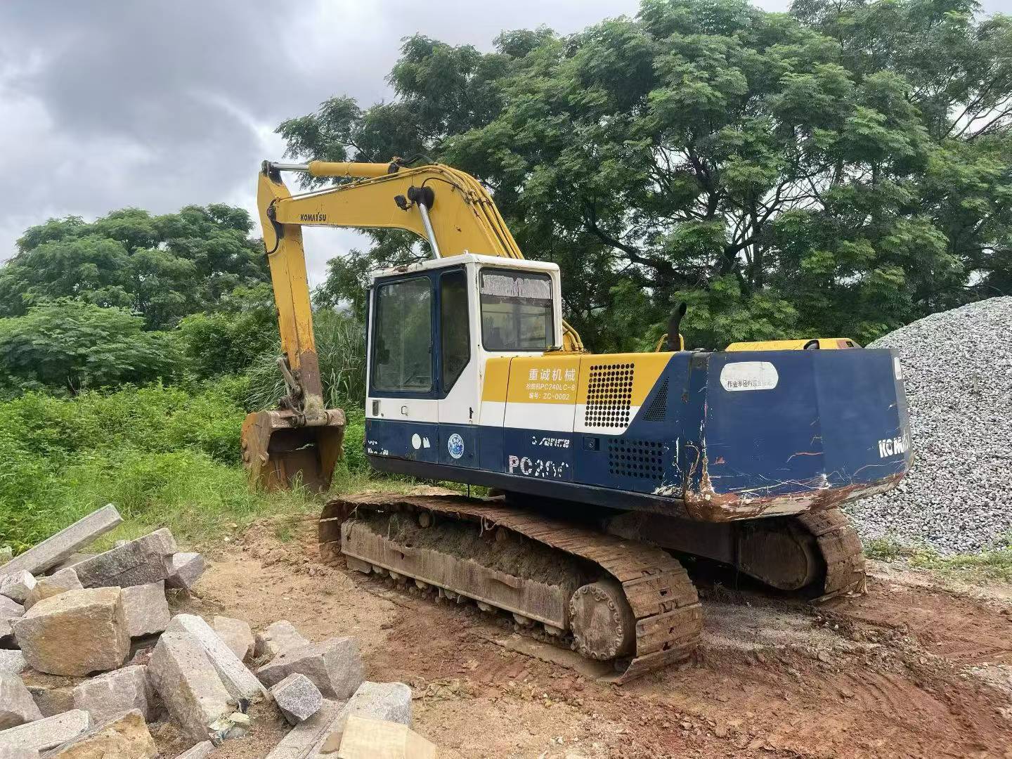 Buy Komatsu PC200-5 Used Excavator / 1
