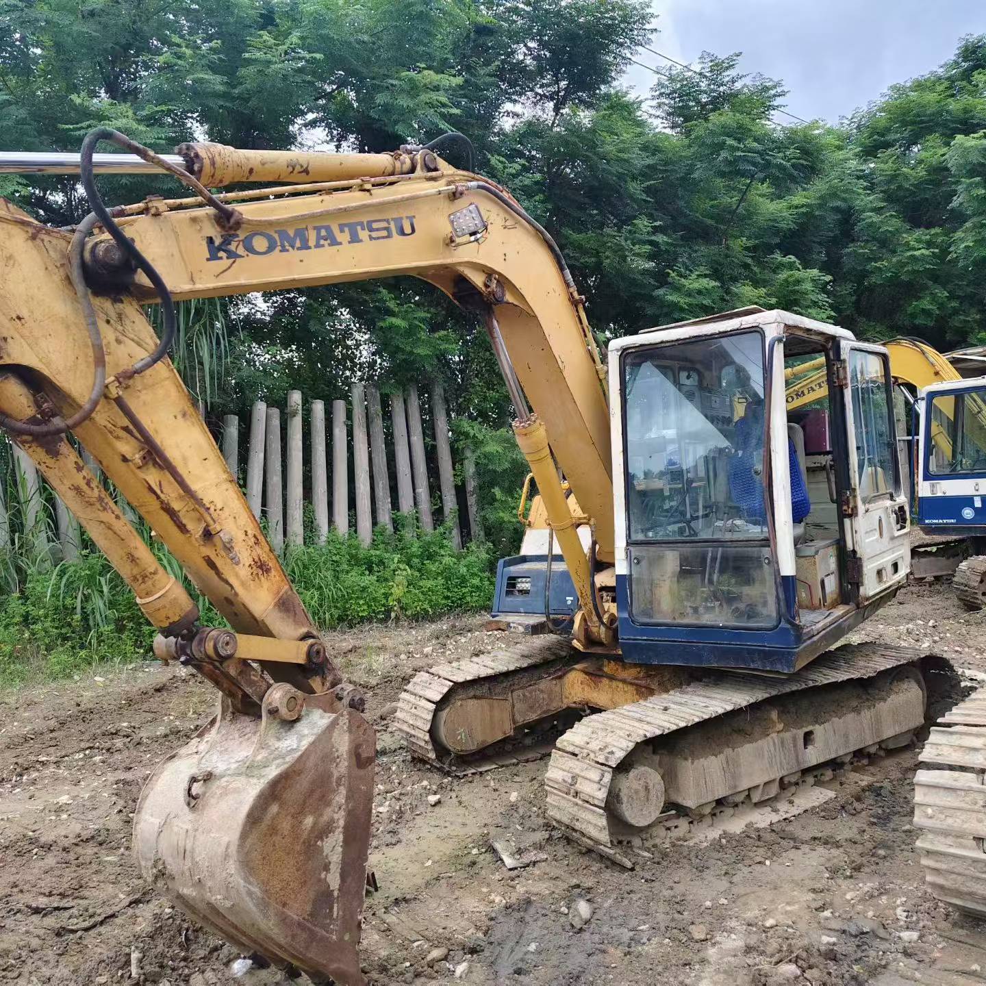 Buy Komatsu PC60-6 Used Excavator / 1