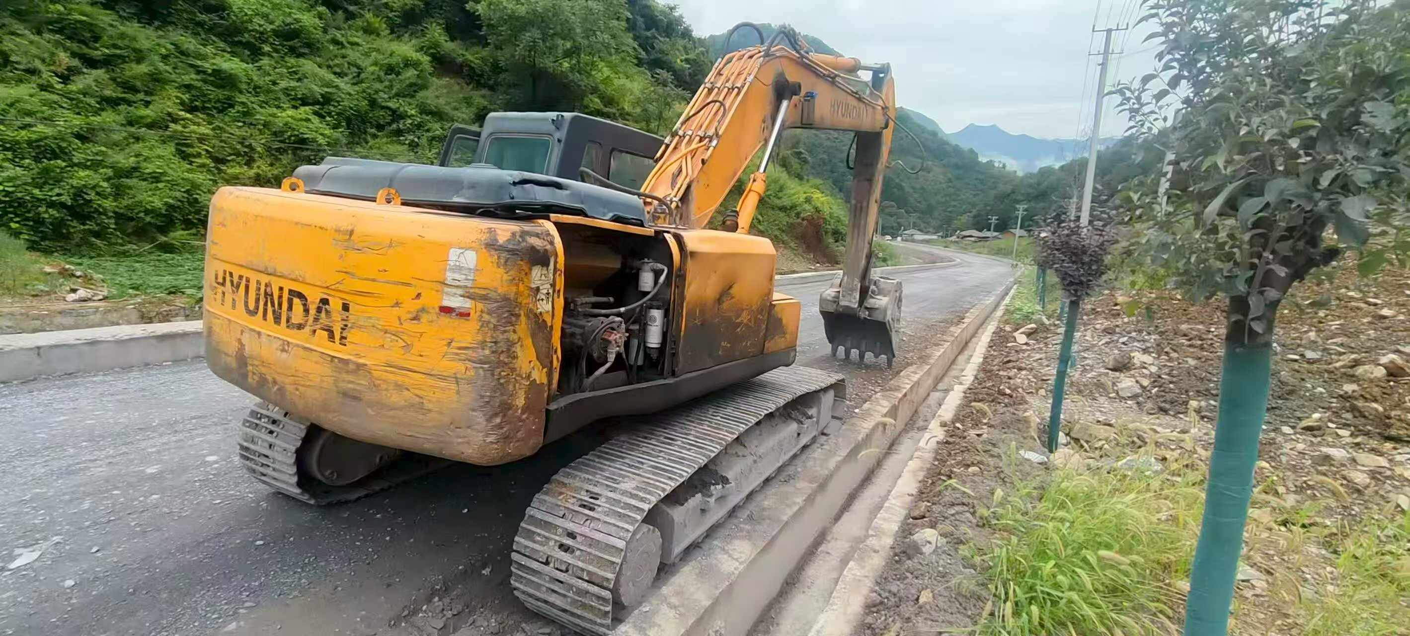 Buy Hyundai R225-7 Used Excavator / 1