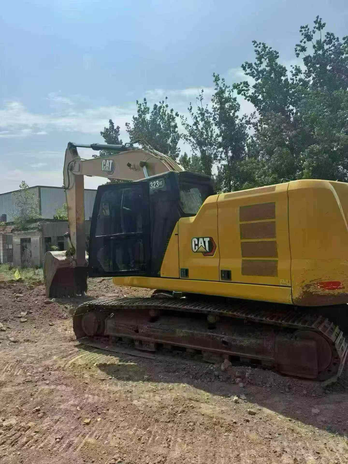 Buy Caterpillar 323 Used Excavator / 1