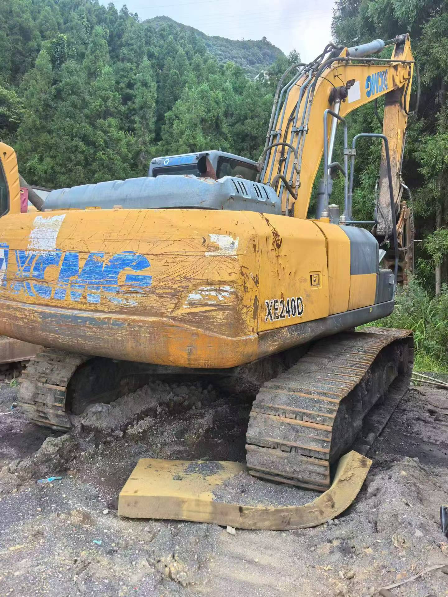 Buy XCMG XE215 Used Excavator / 1