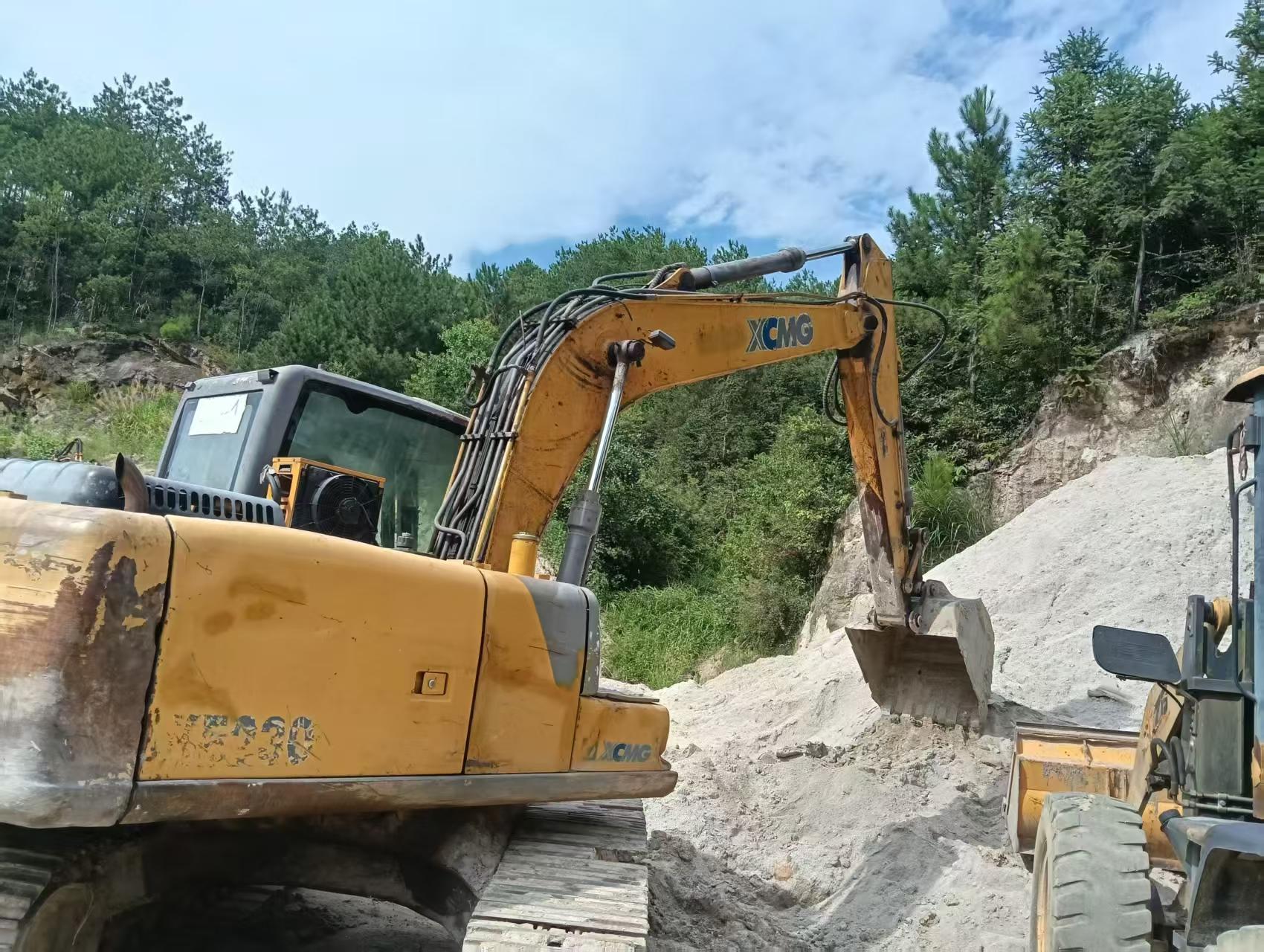 Buy XCMG XE150 Used Excavator / 1