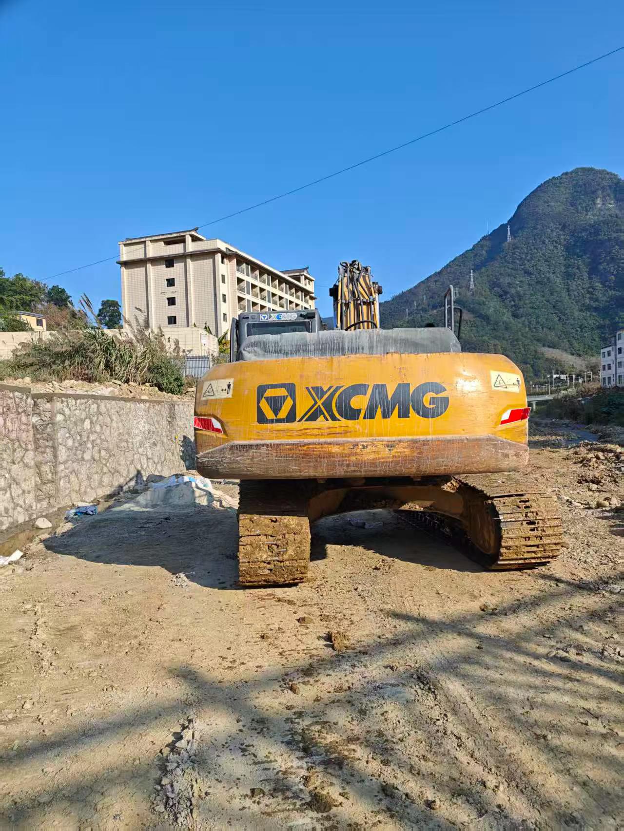 Buy XCMG XE215 Used Excavator / 3 Buy XCMG XE215 Used Excavator / 3