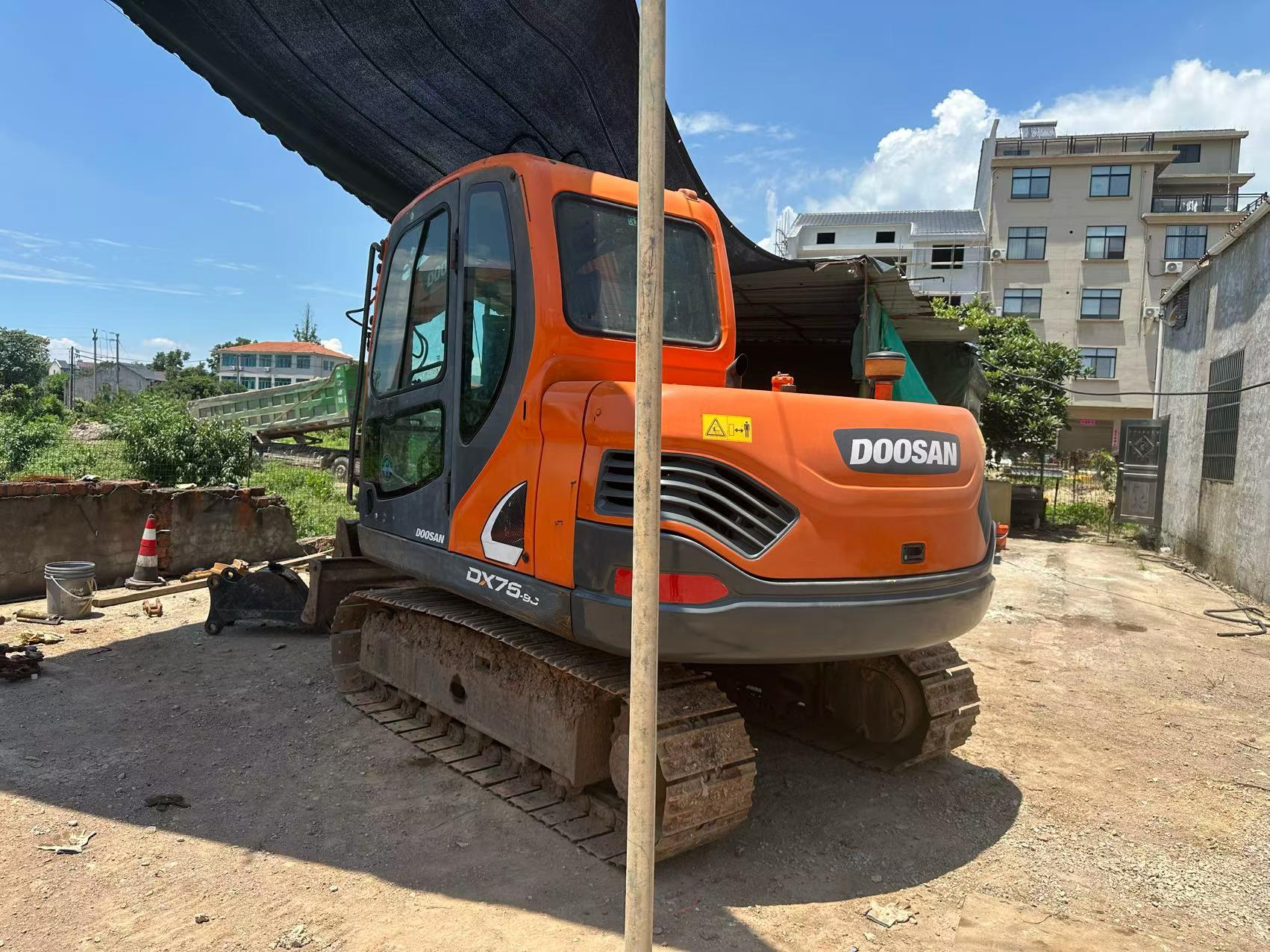 Buy Doosan DX75 Used Excavator / 3 Buy Doosan DX75 Used Excavator / 3