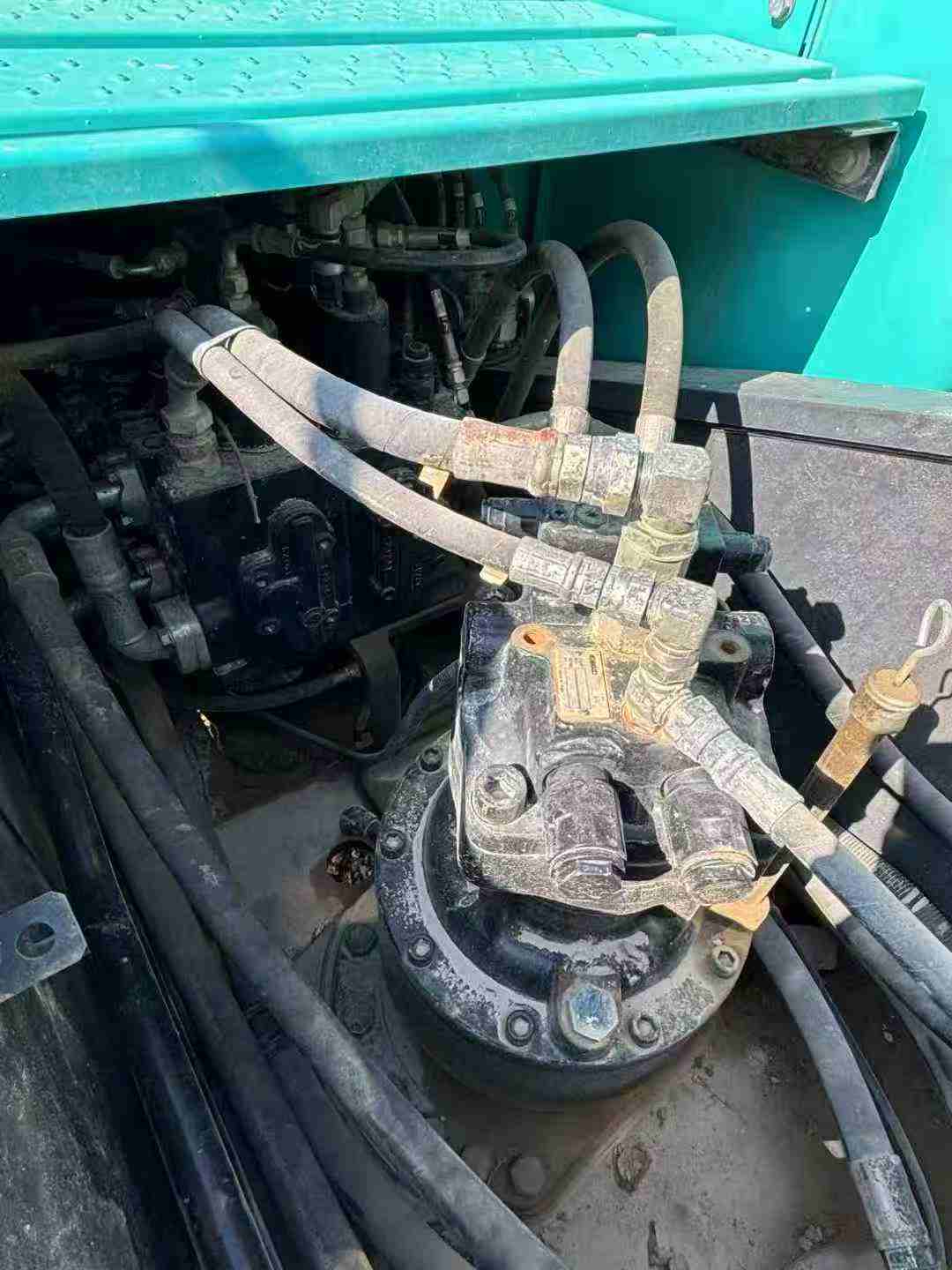 Buy Kobelco SK200 Used Excavator / 4
