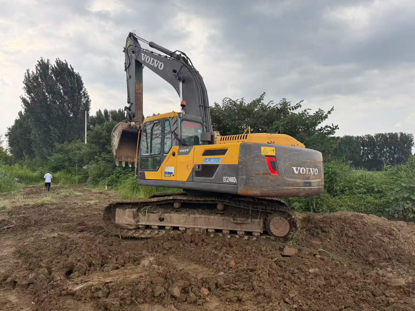 Buy Volvo EC240 Used Excavator / 1