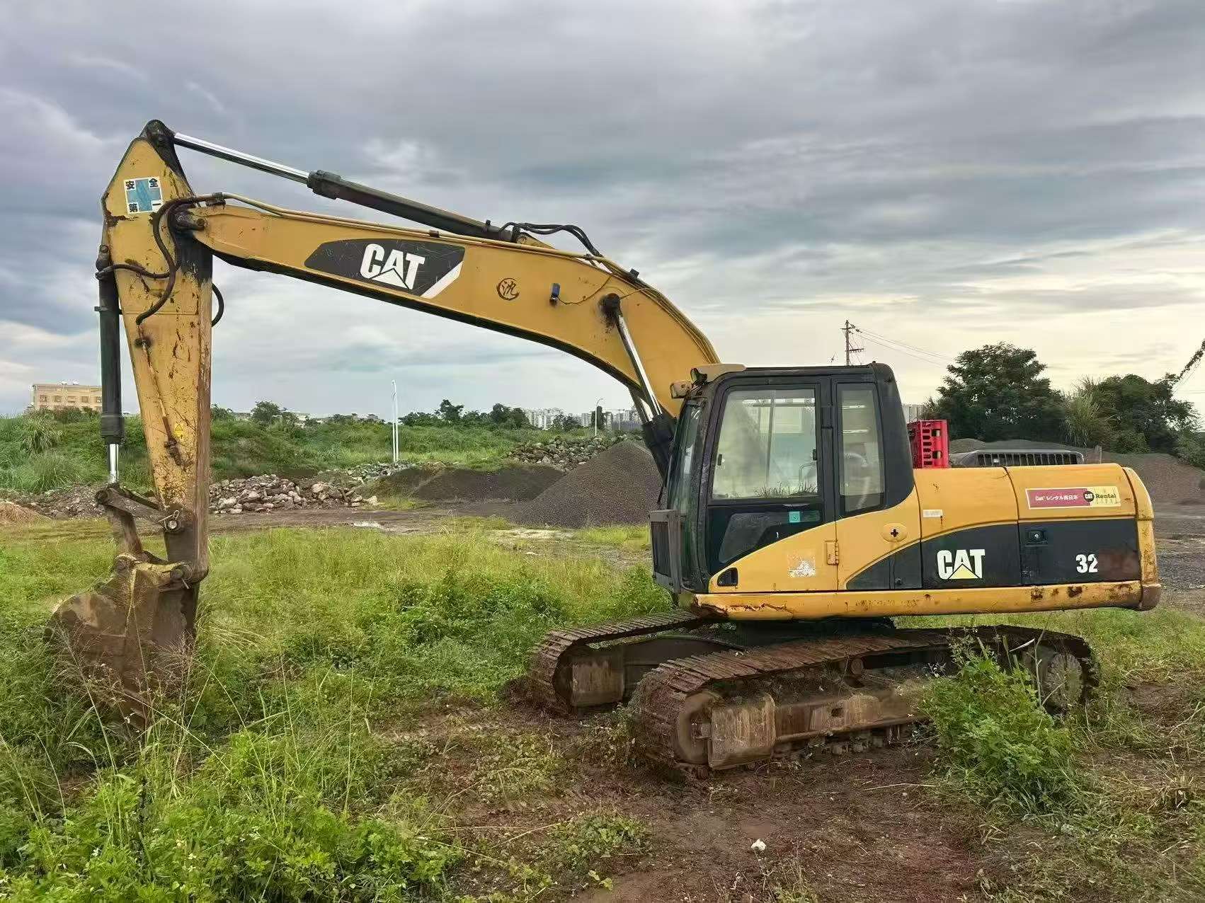 Buy Caterpillar 320D Used Excavator / 3 Buy Caterpillar 320D Used Excavator / 3