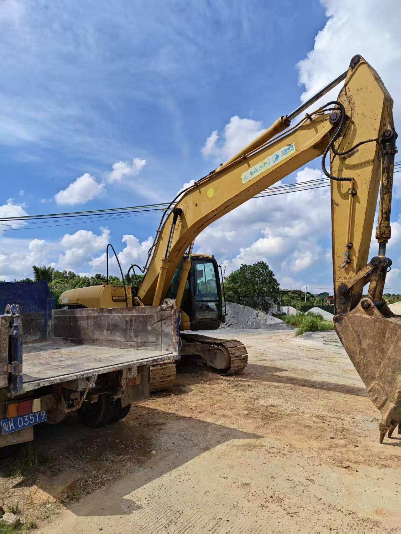 Buy Caterpillar 320C Used Excavator / 2 Buy Caterpillar 320C Used Excavator / 2