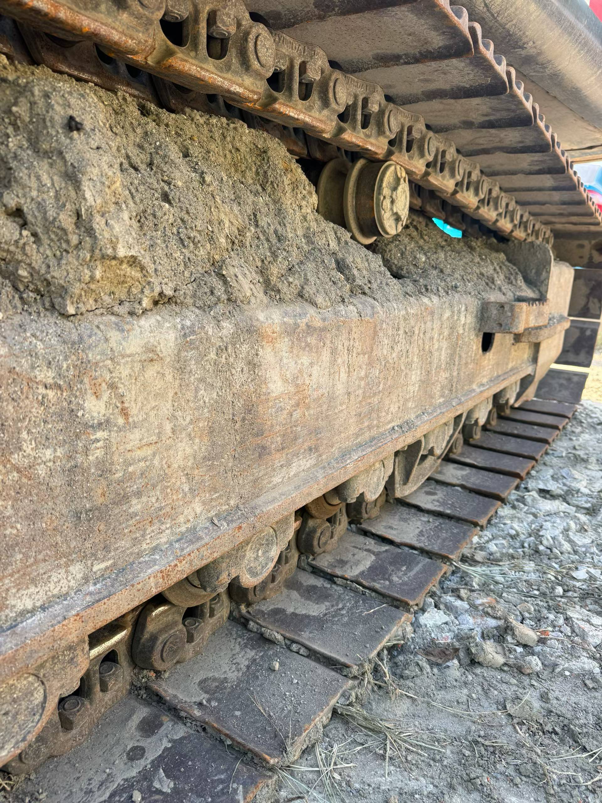 Buy Hyundai R225-7 Used Excavator / 9 Buy Hyundai R225-7 Used Excavator / 9