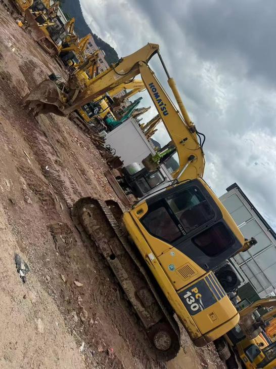 Buy Komatsu PC130-7 Used Excavator / 1
