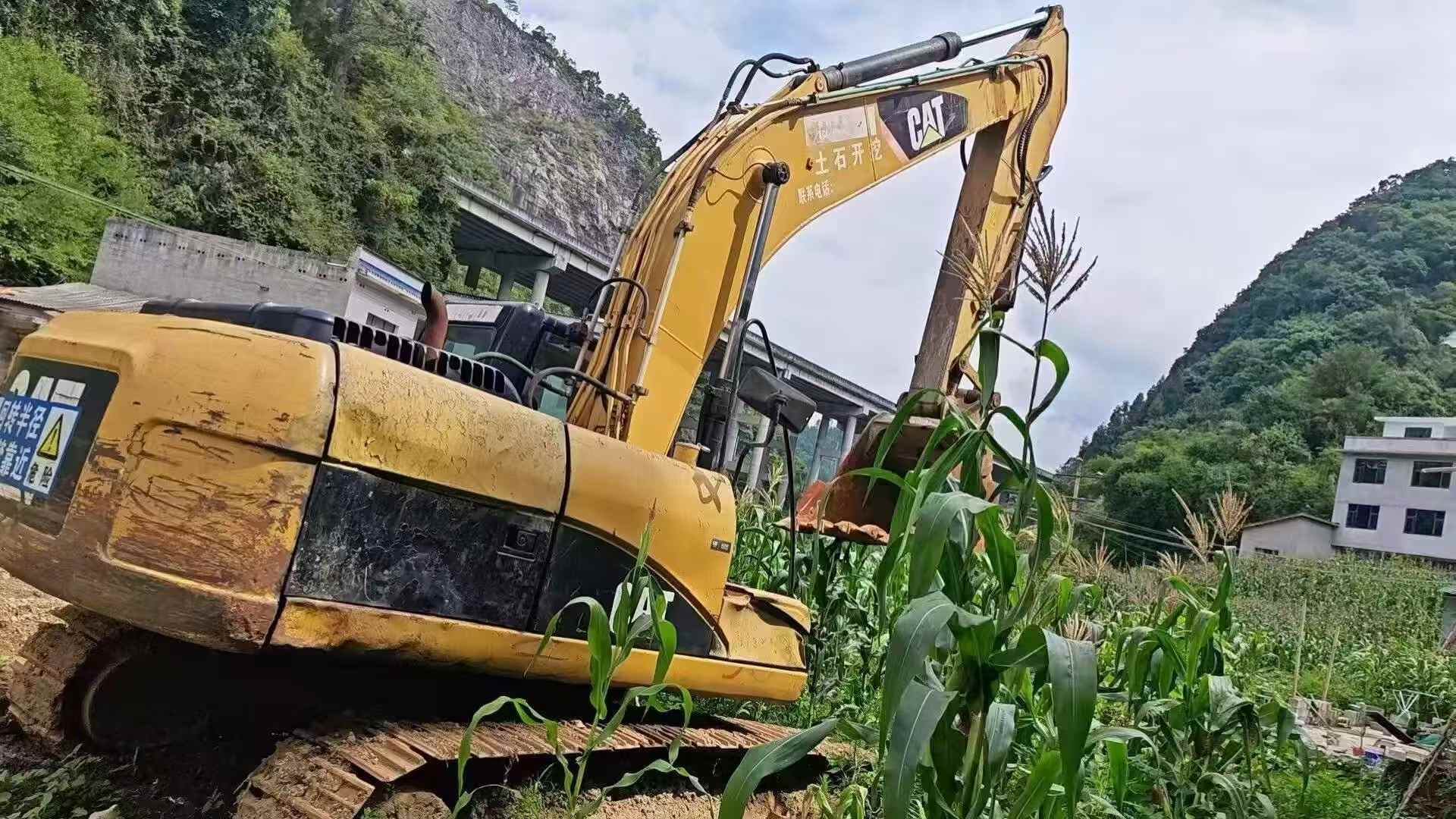Buy Caterpillar 320D Used Excavator / 1