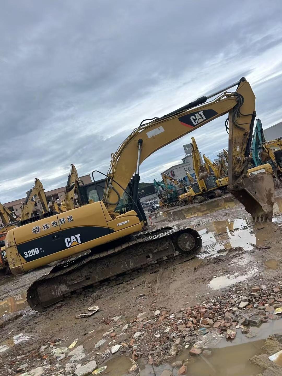 Buy Caterpillar 320D Used Excavator / 2 Buy Caterpillar 320D Used Excavator / 2