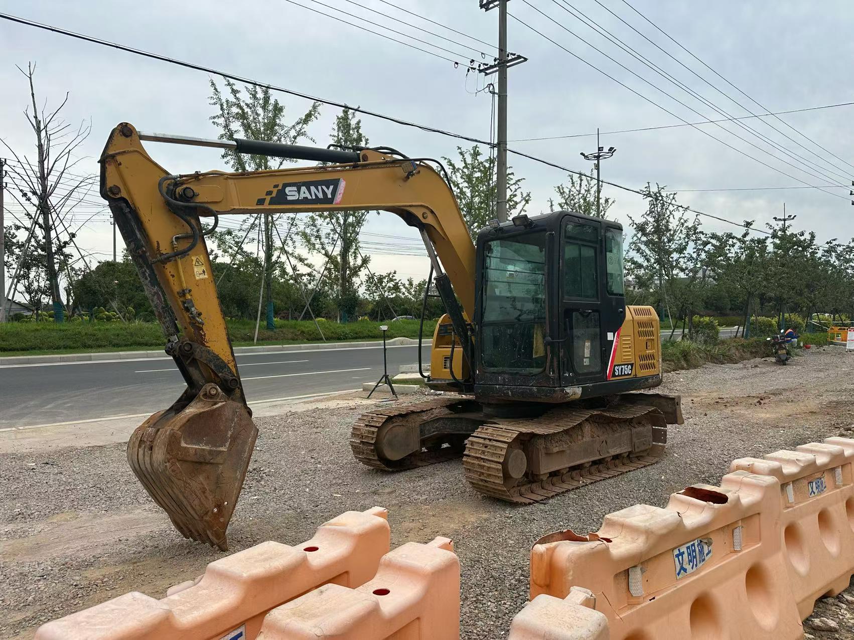 Buy Sany SY75 Used Excavator / 1