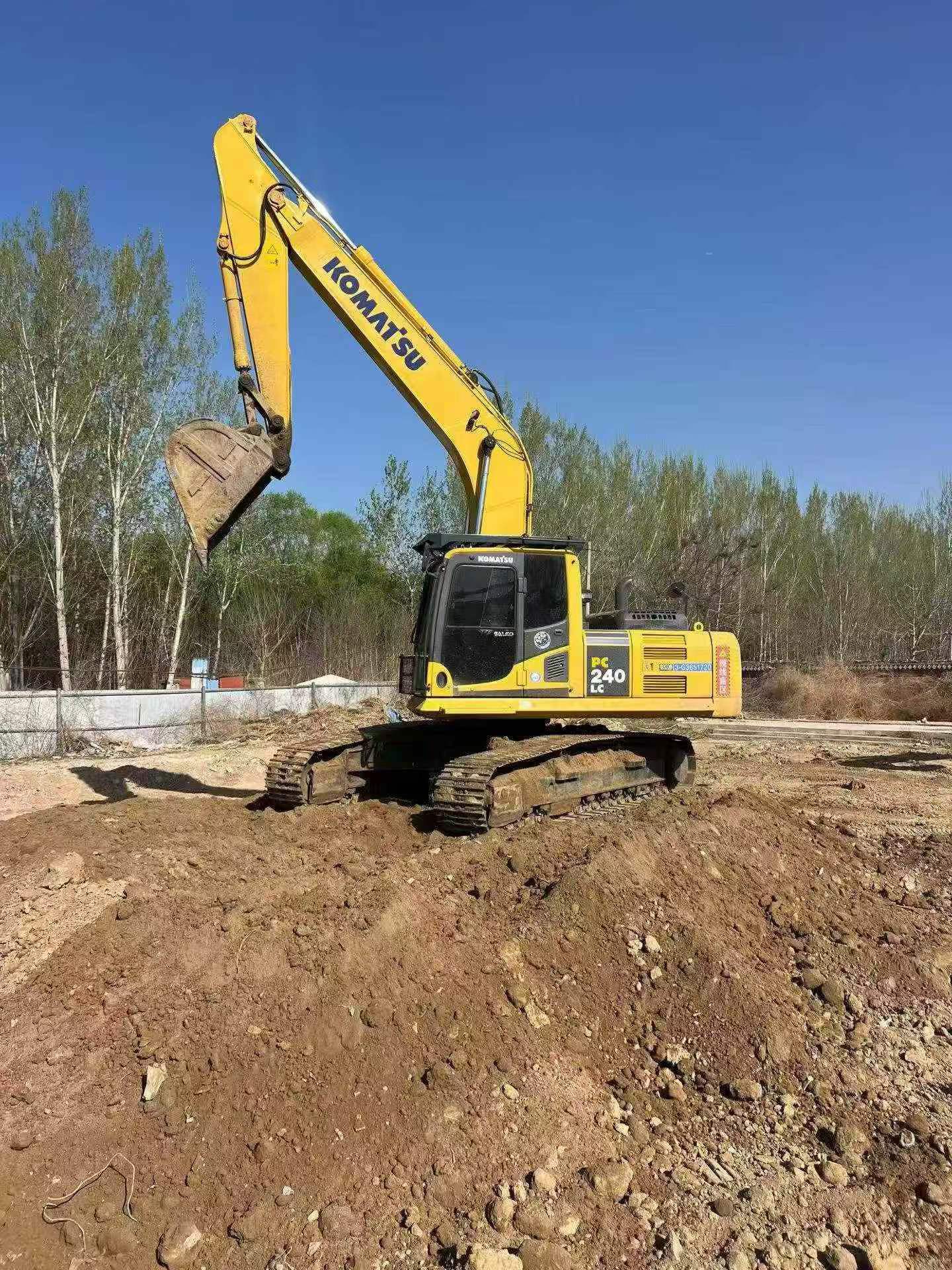 Buy Komatsu PC240-6 Used Excavator / 1