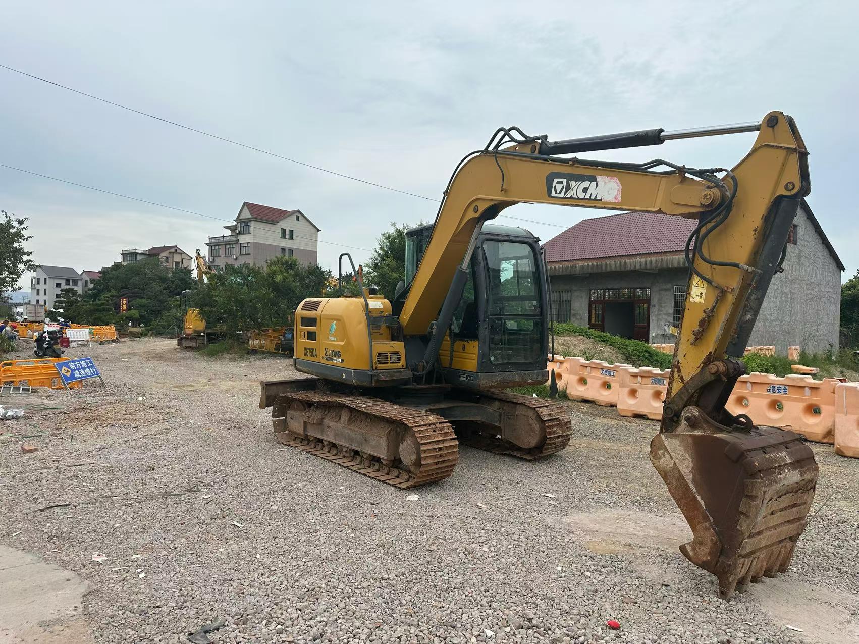Buy XCMG XE75C Used Excavator / 2 Buy XCMG XE75C Used Excavator / 2