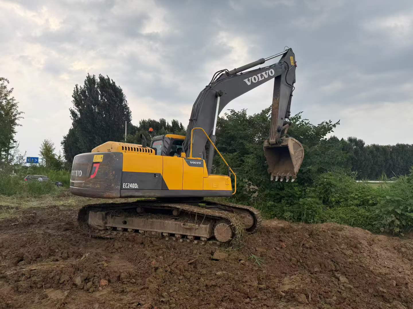 Buy Volvo EC240 Used Excavator / 2 Buy Volvo EC240 Used Excavator / 2