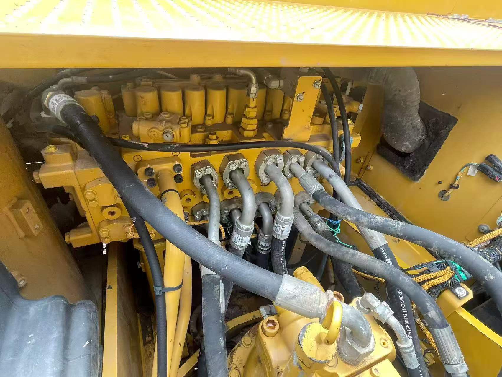 Buy Caterpillar 323 Used Excavator / 3 Buy Caterpillar 323 Used Excavator / 3