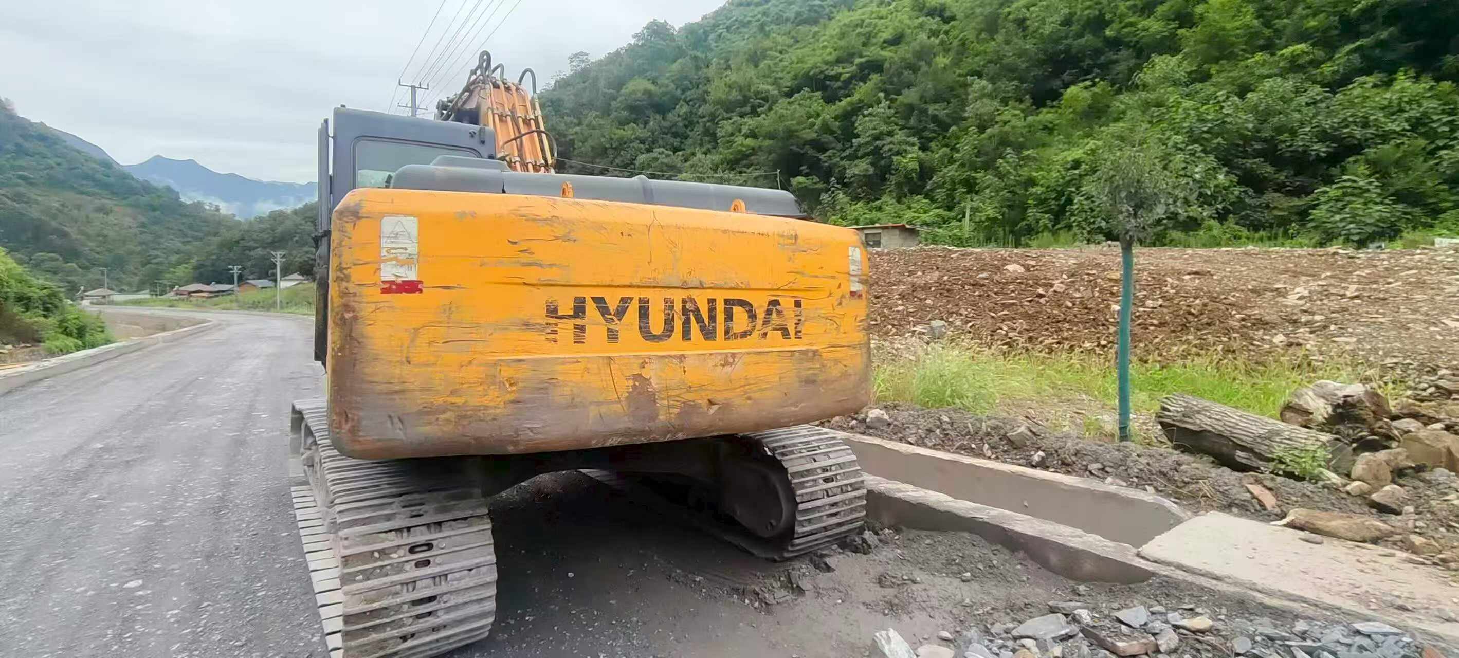 Buy Hyundai R225-7 Used Excavator / 2 Buy Hyundai R225-7 Used Excavator / 2