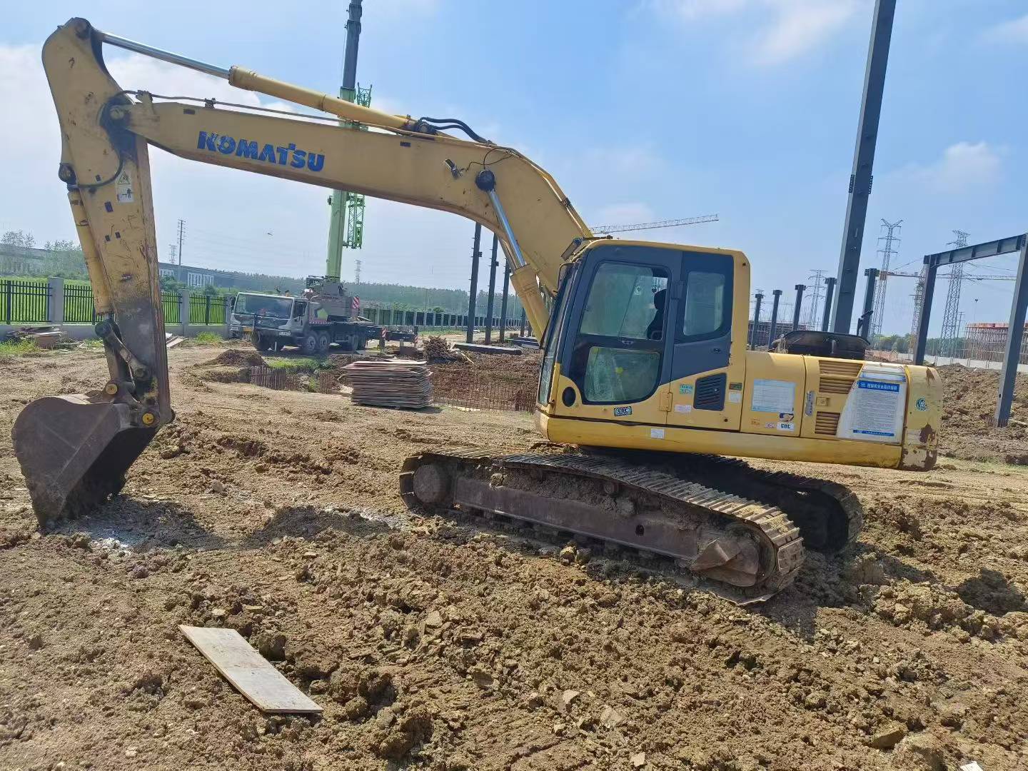 Buy Komatsu PC220 Used Excavator / 1