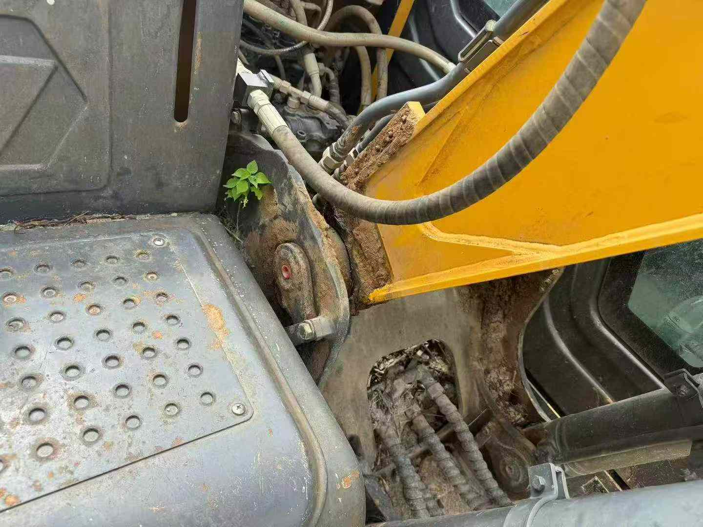 Buy XCMG XE135B Used Excavator / 7