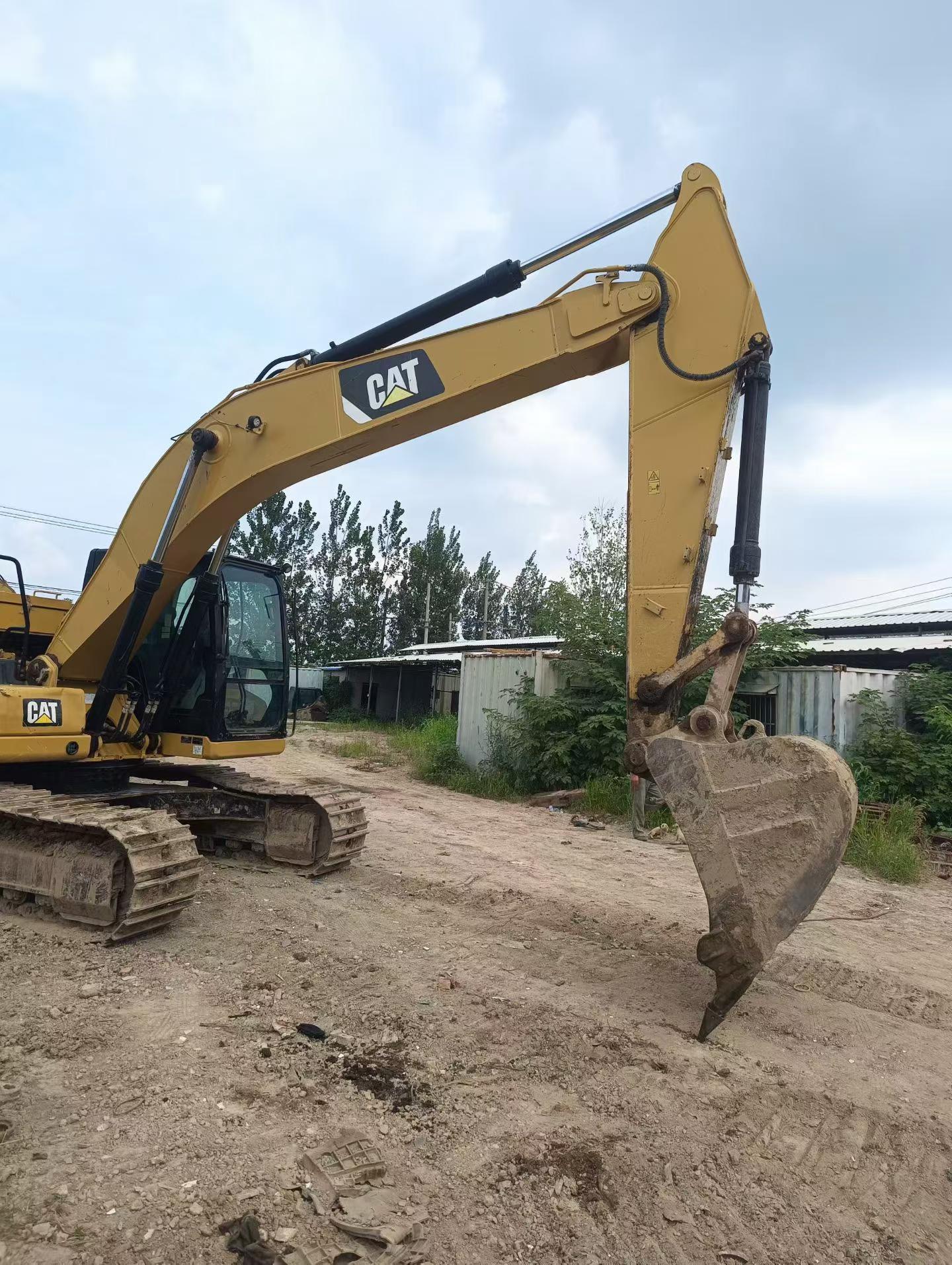 Buy Caterpillar 320A Used Excavator / 2 Buy Caterpillar 320A Used Excavator / 2