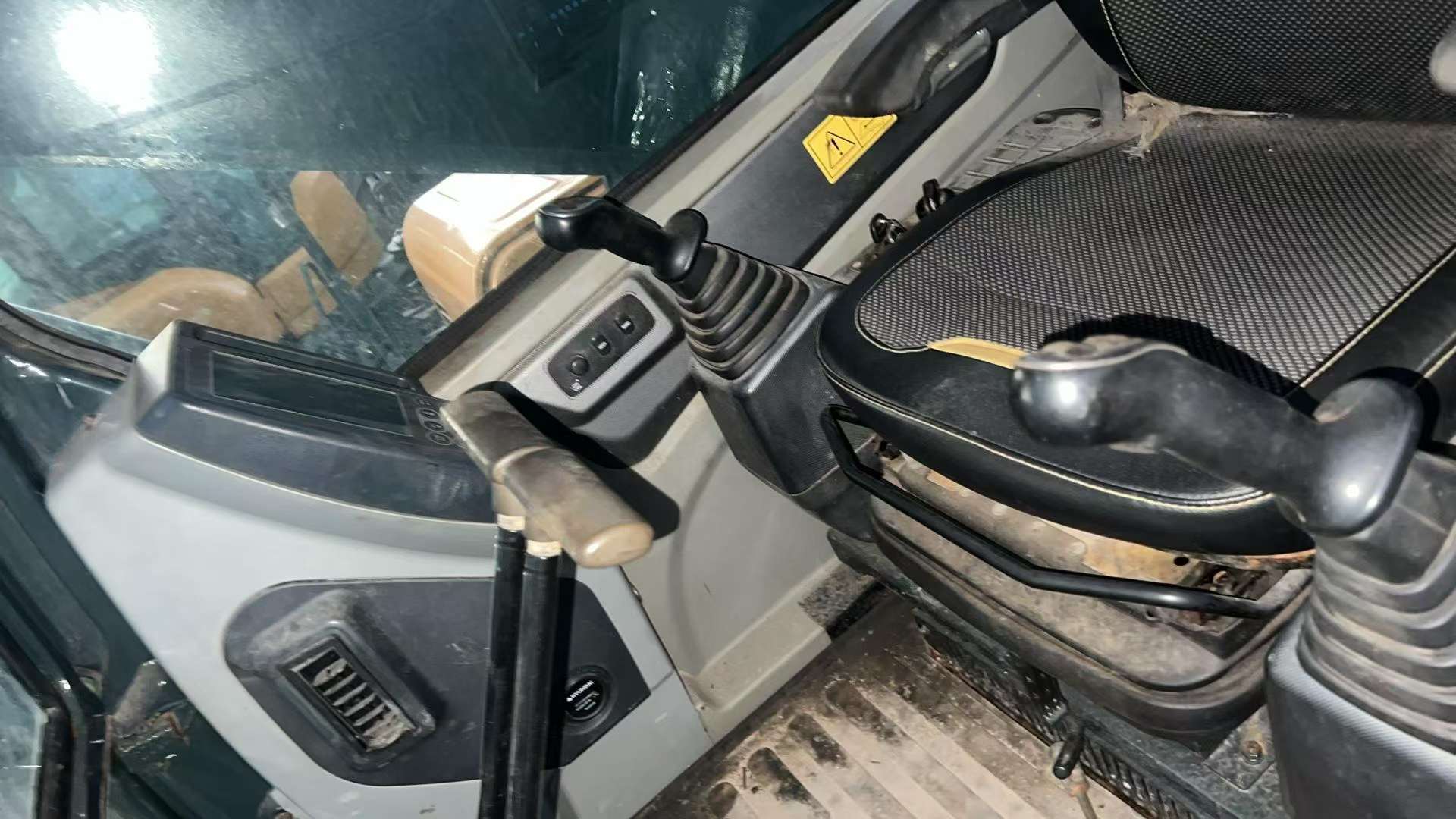 Buy Hyundai R215-7 Used Excavator / 3