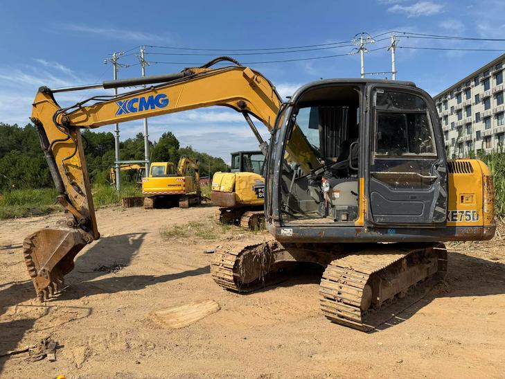 Buy XCMG XE75C Used Excavator / 1